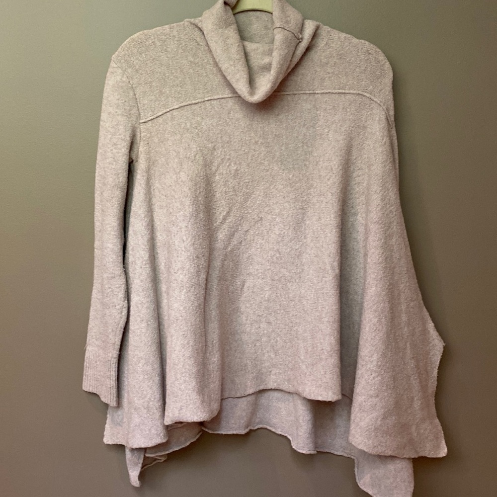 FreePeople super soft sweater. Like Barefoot Dreams material. S/P.